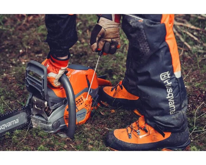 Husqvarna 564 XP Fuel Injected 24 Inch X-Tough RSN 3/8 Inch C83 Chainsaw, large image number 8