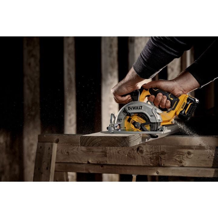 DEWALT Xtreme 12V Max 5-3/8 in Brushless Cordless Circular Saw Kit, large image number 4