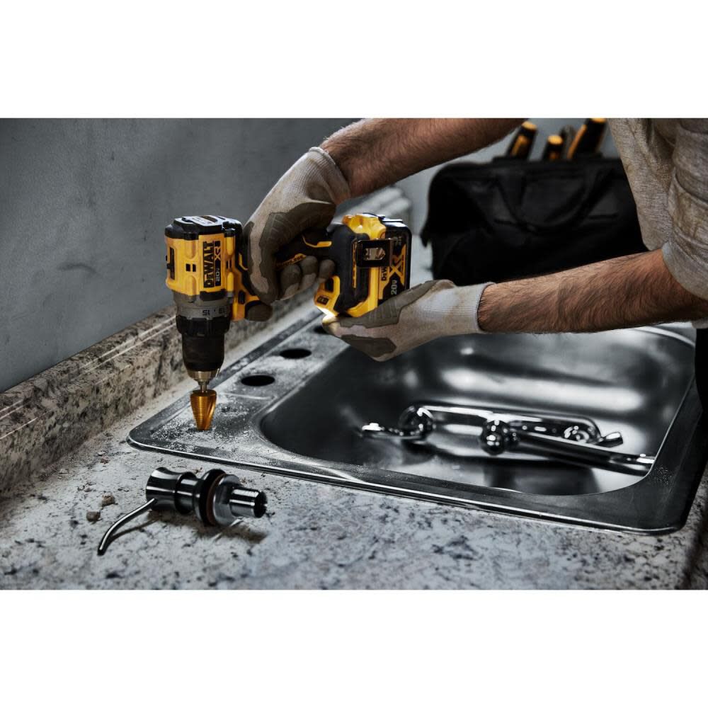 DEWALT 20V MAX Cordless 1/2in Drill/Driver & 6-1/2in Circular Saw Combo Kit Bundle, large image number 16