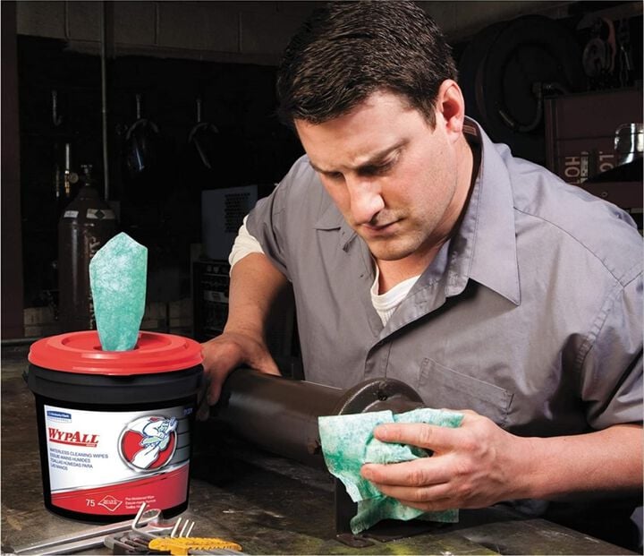 Wypall Bucket of 75 Waterless Industrial Cleaning Wipes, large image number 2