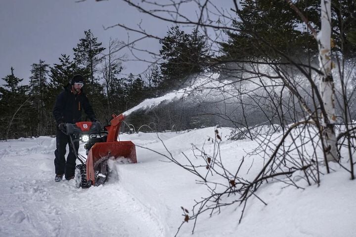 Husqvarna ST 224 Residential Snow Blower 24in 208cc, large image number 4