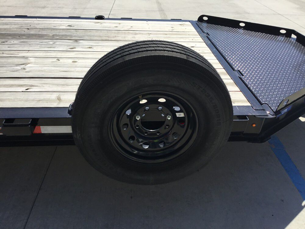 Diamond C LPX 18 Ft Low Profile Equipment Trailer, large image number 10