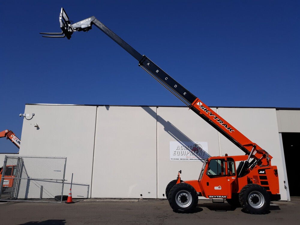 JLG SkyTrak 8042 Telehandler Max Lift Weight 8000 Lb. and