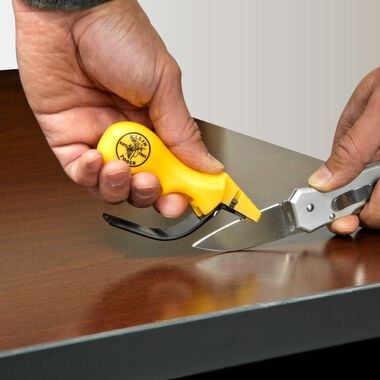 Klein Tools Combo Knife and Scissors Sharpener, large image number 3