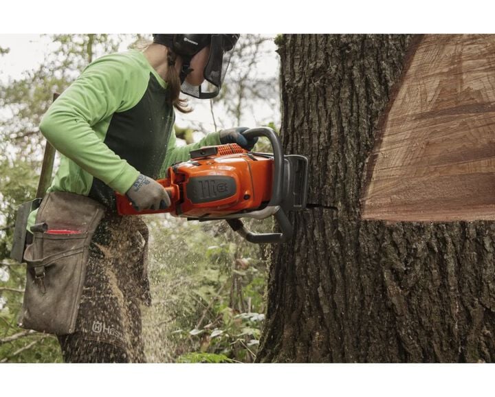 Husqvarna 592 XP 32 Inch and X-Cut C85 Chain 7.6HP Gas-Powered Chainsaw, large image number 7