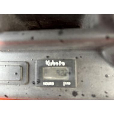Kubota Z122EBR 48 In. Gas Zero Turn Riding Mower - Used 2016, large image number 4