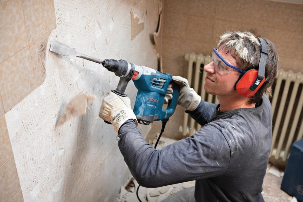 Rotary hammer top chuck