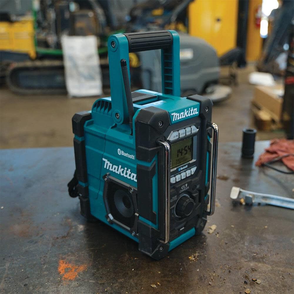 Makita radio charger top