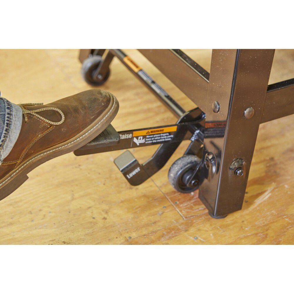 Sawstop 1.75 Contractor Saw with 30 In. Aluminum Extrusion Fence & Rail