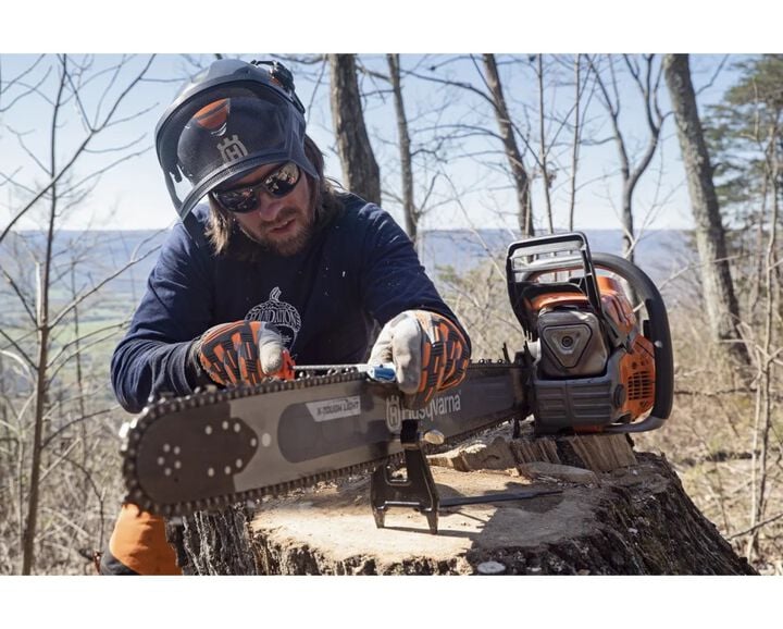 Husqvarna 592 XP G 32 Inch and H83 Chain 7.6HP Gas-Powered Chainsaw, large image number 9