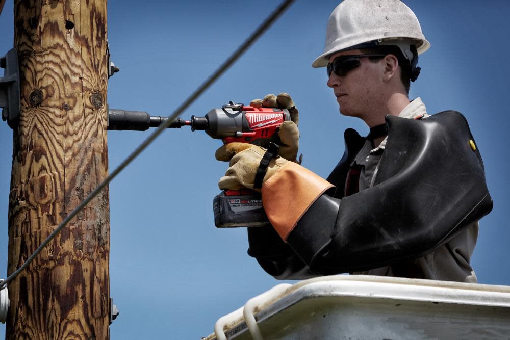 Milwaukee SHOCKWAVE Lineman's 3-in-1 Distribution Utility
