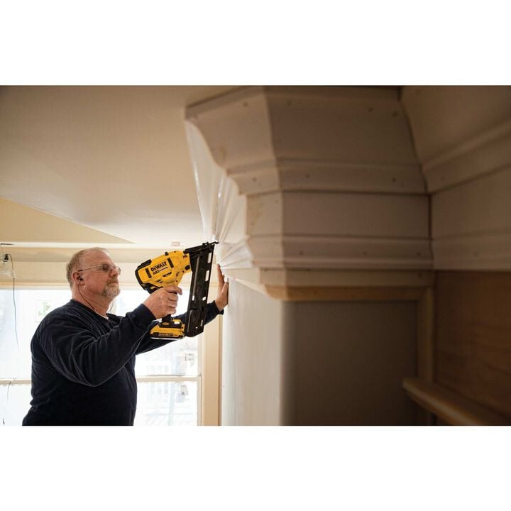 DEWALT 20V MAX XR 15 GA Angled Finish Nailer (Bare Tool), large image number 4