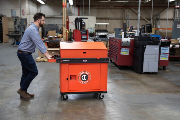 Crescent RAILWORKS Utility Cart with 8 Inch Casters and Lockable Security Panel, large image number 3