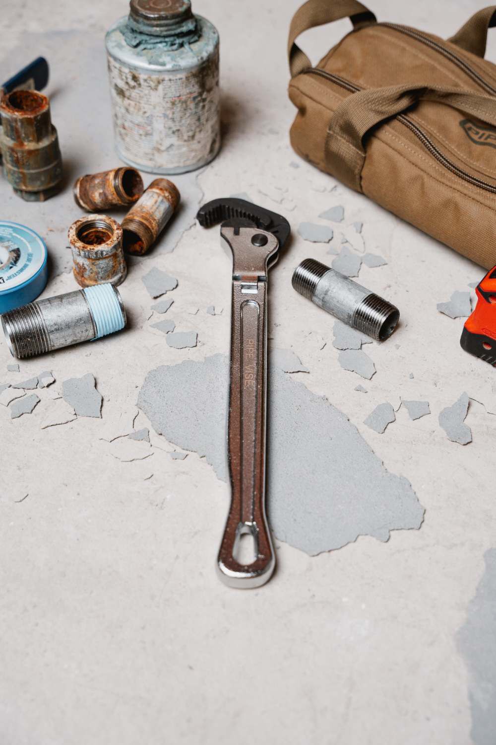 Pipe Vise 13 Inch Amigo Slim L Flex 1/2 To 1 Inch Flexible Head Pipe Wrench