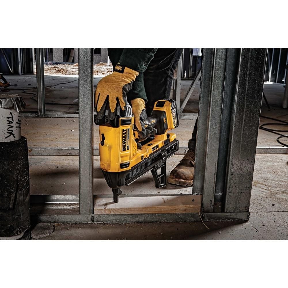 DEWALT 20V MAX Cordless Concrete Nailer Kit, large image number 3