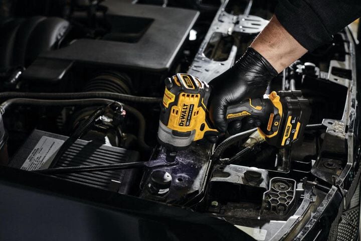 DEWALT 12V MAX Impact Wrench Kit 3/8in, large image number 4