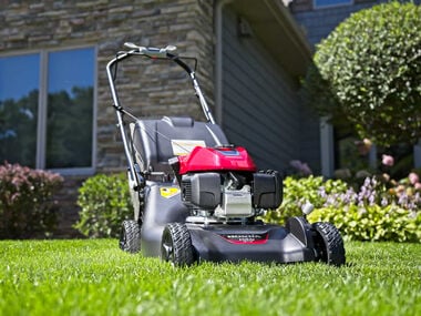 Honda 21 In. Steel Deck Self Propelled 3-in-1 Lawn Mower with GCV170 Engine Auto Choke and Smart Drive, large image number 3