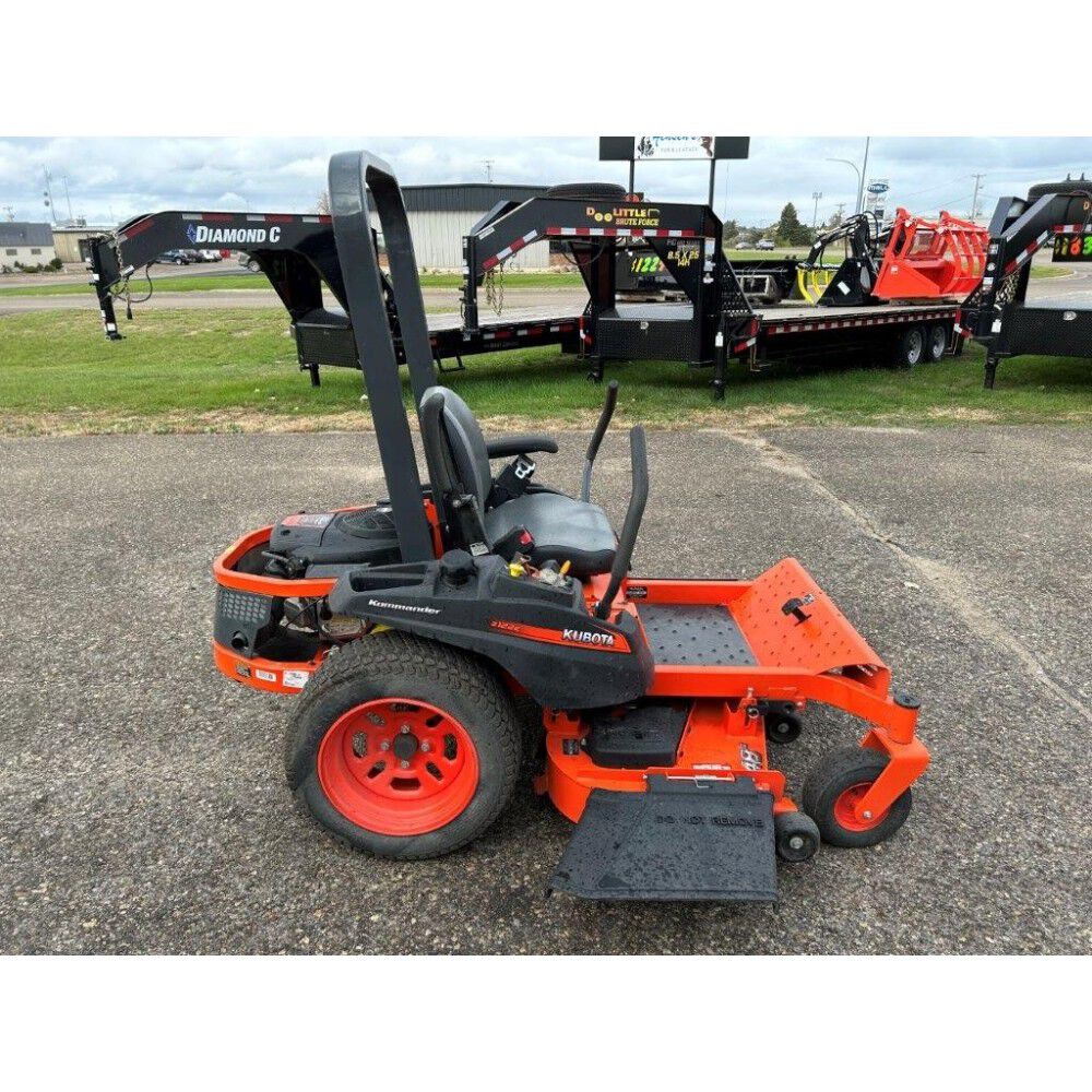 Kubota Z122EBR 48 In. Gas Zero Turn Riding Mower Used 2016 Z122EBR48