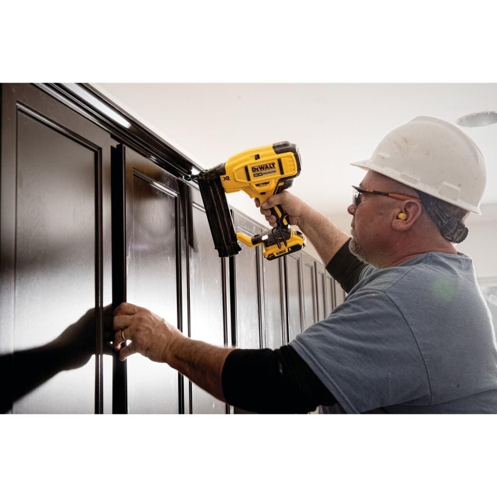 DEWALT 20 V MAX XR 18 Gauge Brad Nailer Kit, large image number 9