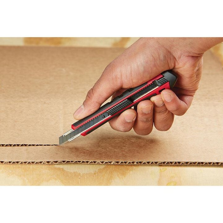 Milwaukee 9mm Snap-Off Knife Precision Cutting, large image number 4