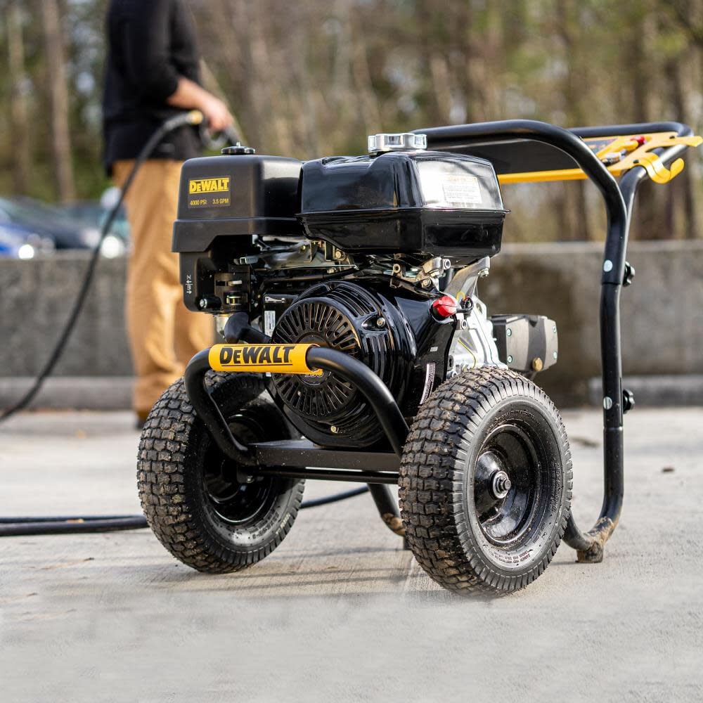 DEWALT Professional Gas Pressure Washer 4000 PSI at 35 GPM HONDA with