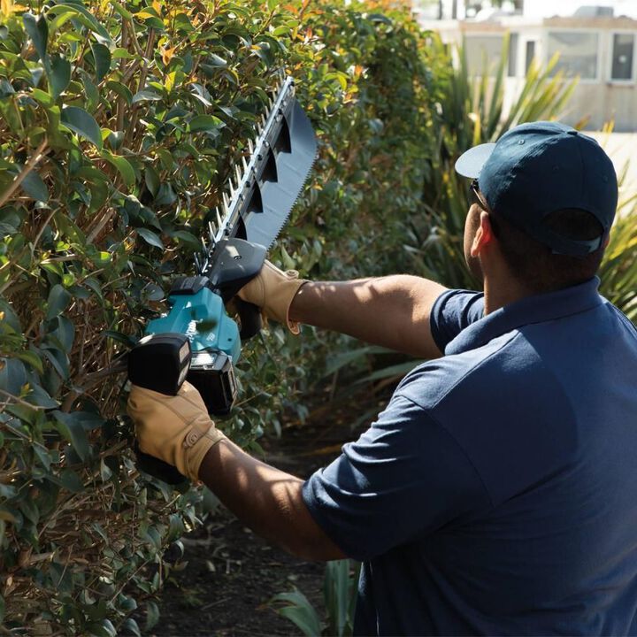 Makita 40V max XGT 30in Single Sided Hedge Trimmer Kit, large image number 7
