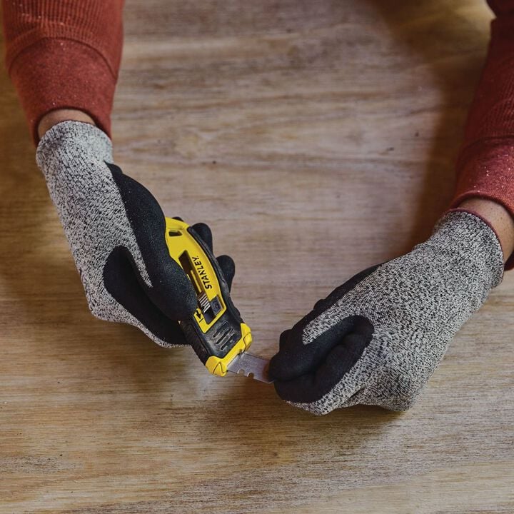 Stanley Control Grip Retractable Utility Knife, large image number 6