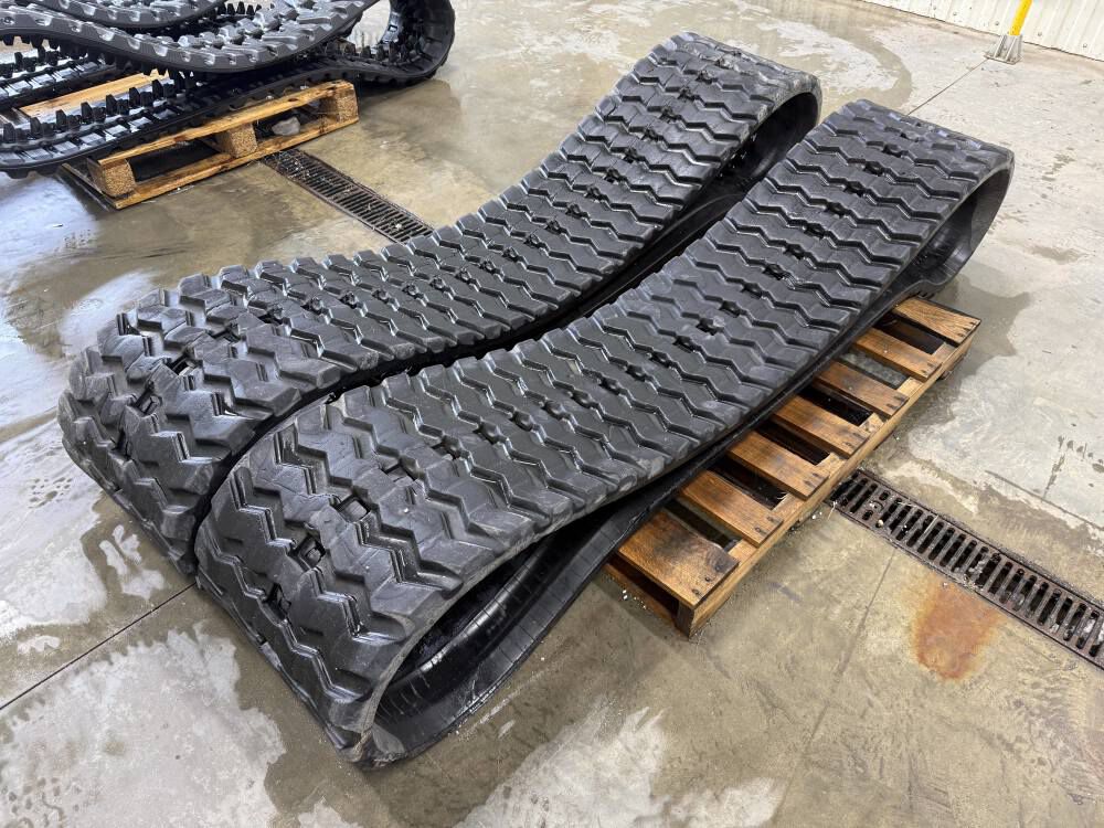 Camso 77700-0220C Camoplast Zig-Zag Rubber Track for Kubota SVL Used, large image number 2