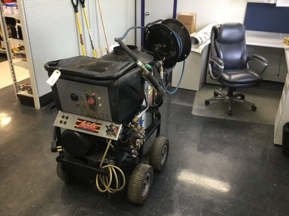 Aaladin Cleaning Systems 14-430SC 3000 PSI 4 GPM 230V Hot Pressure Washer Used, large image number 2