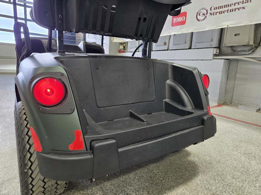 E-Z-GO Valor 2-Seat Electric Golf Cart Matte Green, large image number 10