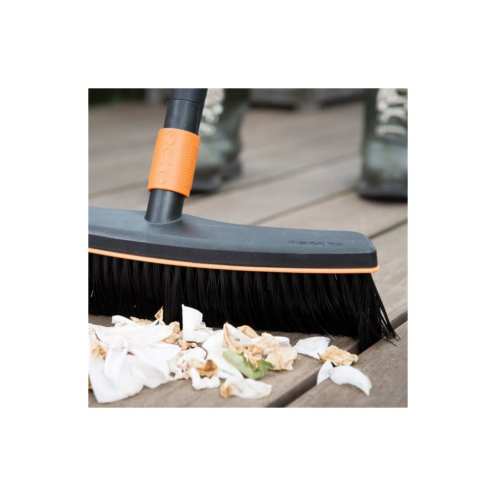 Fiskars QuikFit Curved Replacement Outdoor Broom Head, large image number 4