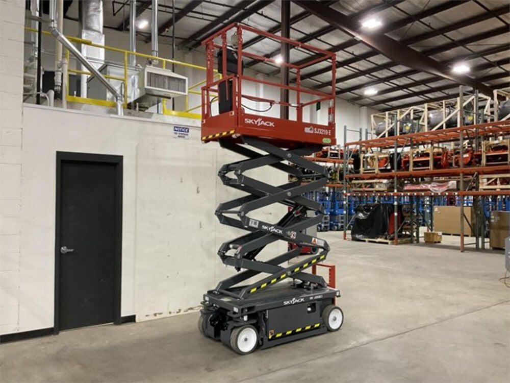 Skyjack 19' 500 lbs DC Electric Scissor Lift with E-Drive, large image number 7