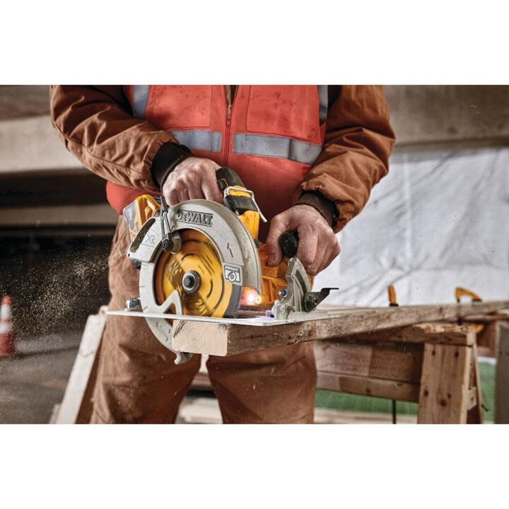 DEWALT 20V MAX XR 7 1/4in Circular Saw (Bare Tool), large image number 2