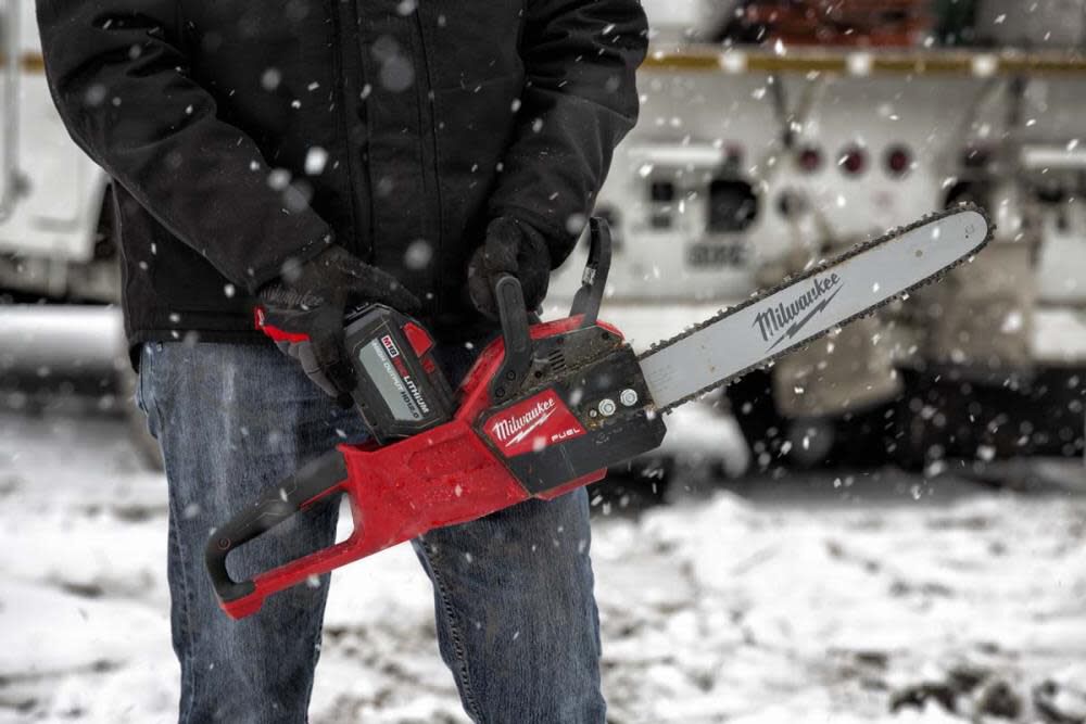 Milwaukee blower deals chainsaw kit