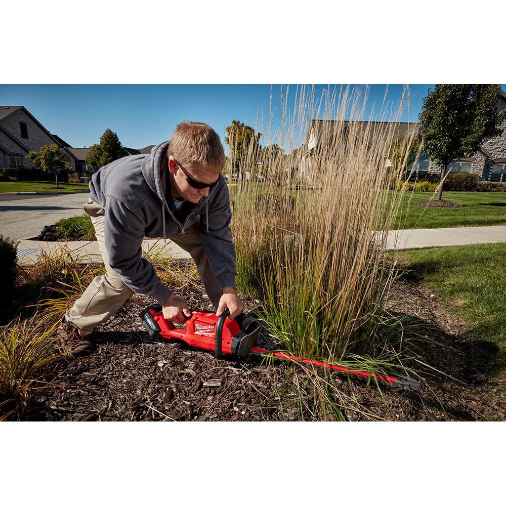 Milwaukee battery 2025 operated hedge trimmer