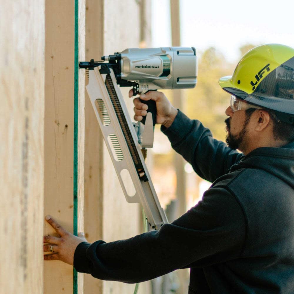 DeWalt DCN692M1 Nailer Kit, Battery Included, 20 Volt, 4 Amp Hours, 55  Magazine, 30 Degree Collation, Strip Collation, Nail Fastener: Cordless  Impact Drivers & Impact Wrenches (885911348843-1)