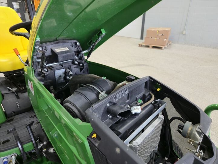 John Deere 1025R Sub-Compact Utility Tractor Used 2019, large image number 8