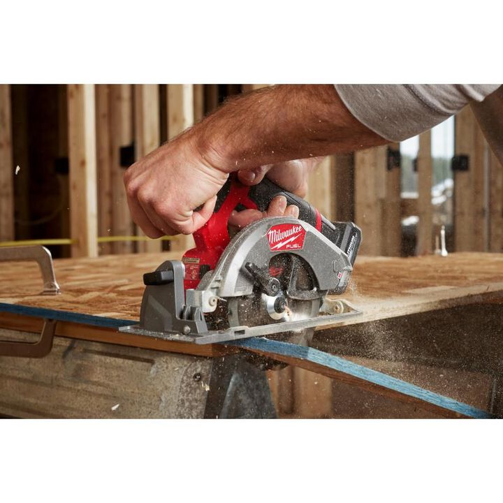 Milwaukee M12 FUEL 5-3/8 Inch Circular Saw Kit, large image number 10