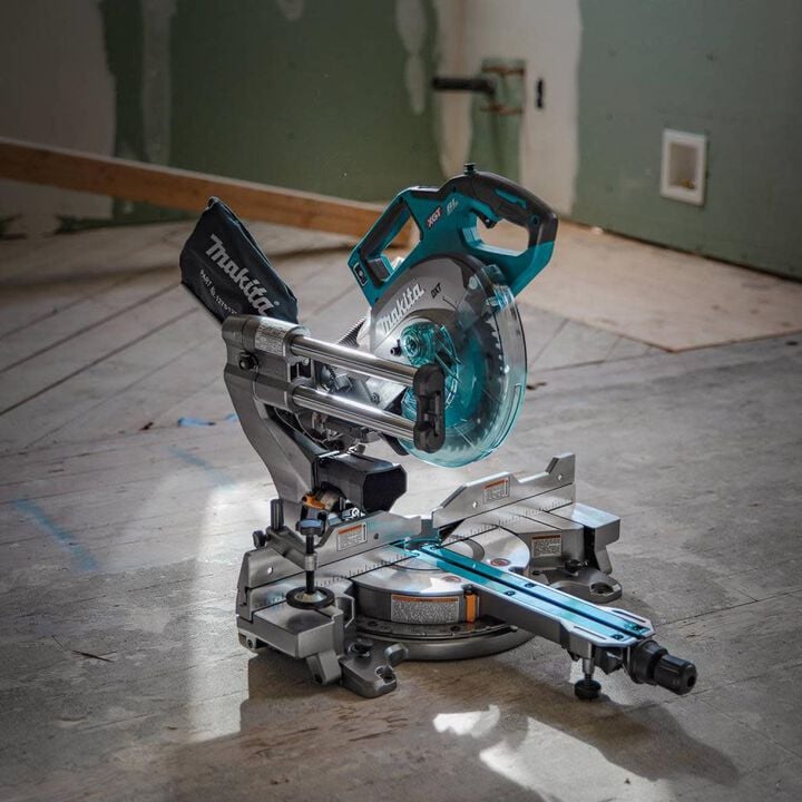 Makita 40V Max XGT 8 1/2 Inch Dual Bevel Sliding Compound Miter Saw, Stand & 4Ah Battery and Charger Starter Pack, large image number 4
