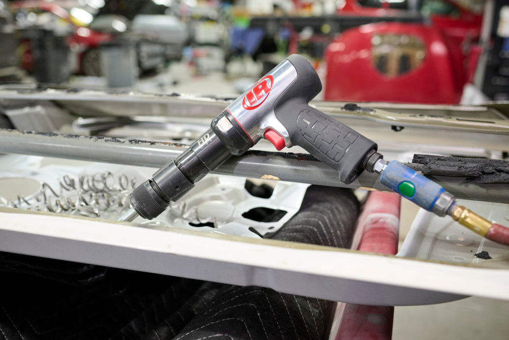 Ingersoll Rand Air Hammer and 5-Piece Chisel Set, 2600 BPM, large image number 7