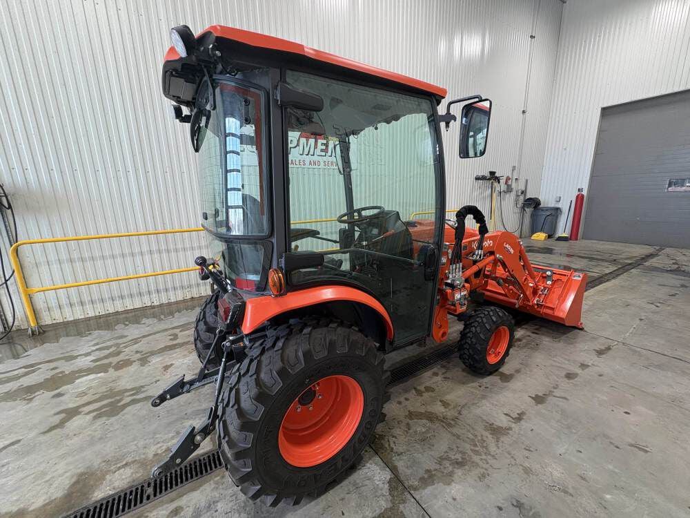 Kubota LX3310HSDC 30.8 HP Compact Utility Tractor 2021, large image number 5