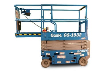 Genie 19' Scissor Lift 32in Width Electric with E-Drive, large image number 2