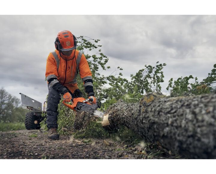 Husqvarna 540 XP MARK III 16 Inch and SP21G Chain 2.6HP Gas-Powered Chainsaw, large image number 2