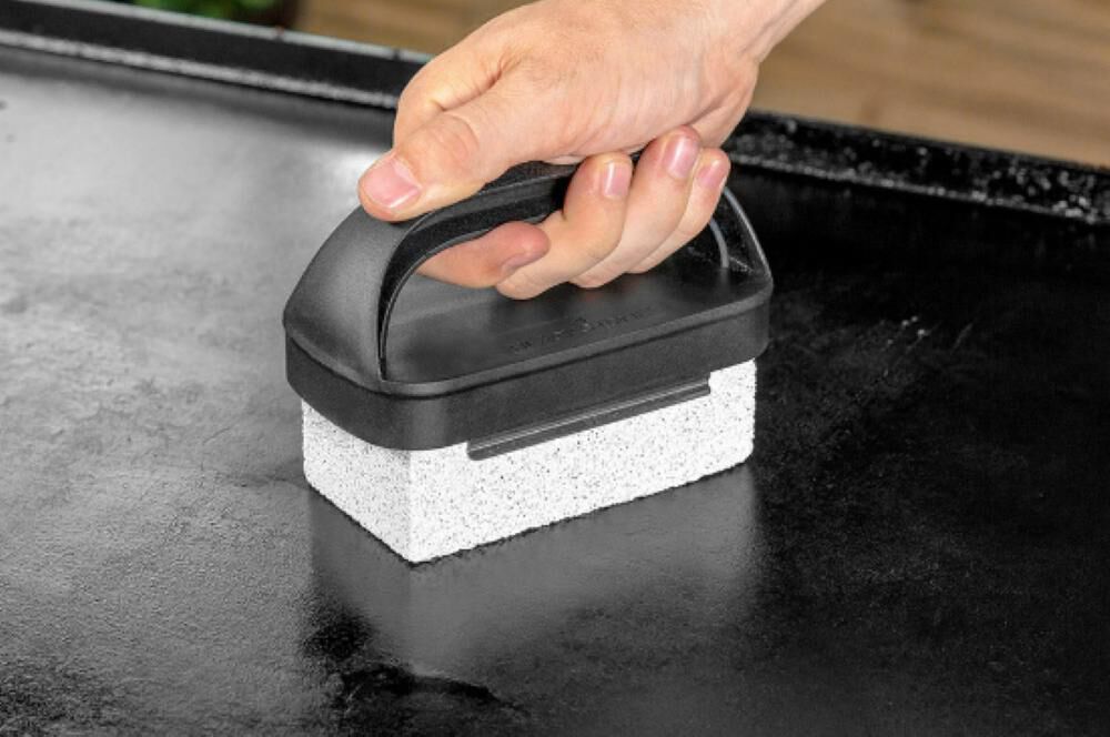 Blackstone Culinary 22 Inch 2 Burner Liquid Propane Griddle with Flex-Fold Legs and  Scraper & Refurbishment Kit Bundle, large image number 7