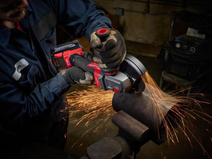 Milwaukee M18 FUEL 4 1/2inch / 5inch Braking Grinder (Bare Tool) Reconditioned, large image number 3
