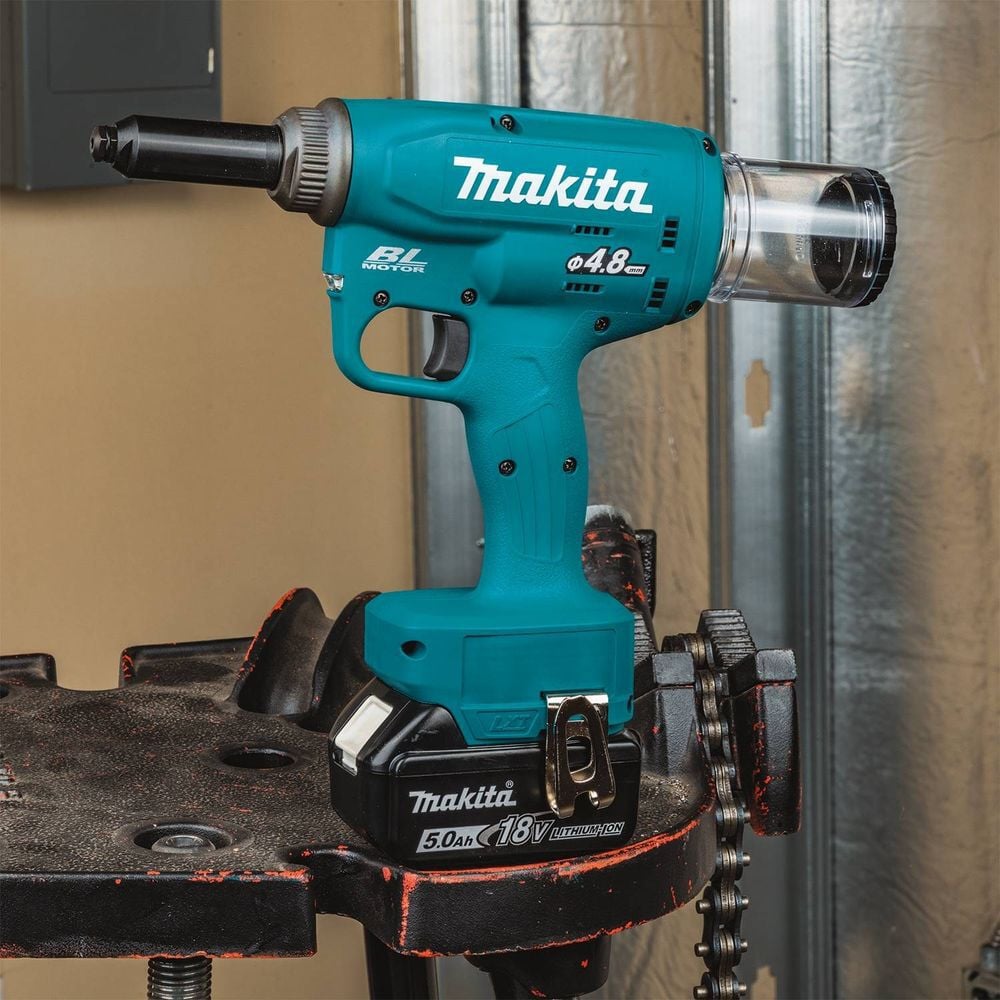 Makita 18V LXT Lithium-Ion Brushless 3/16in Cordless Rivet Tool Kit (5.0Ah), large image number 3