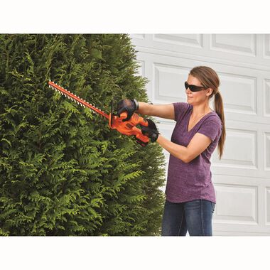 BLACK+DECKER 18-in Corded Electric Hedge Trimmer in the Hedge Trimmers  department at