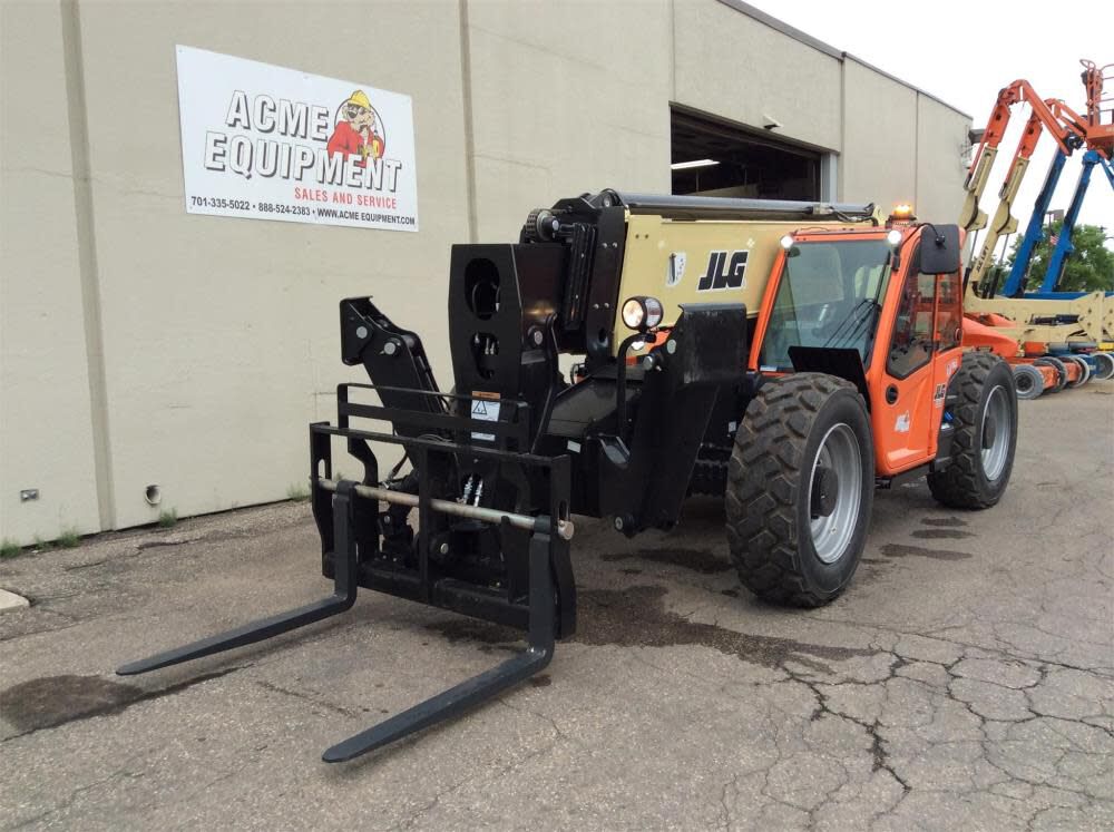 JLG 10000 lb / 55 ft Telehandler w. Cab and Heat 1055P4 Acme Tools