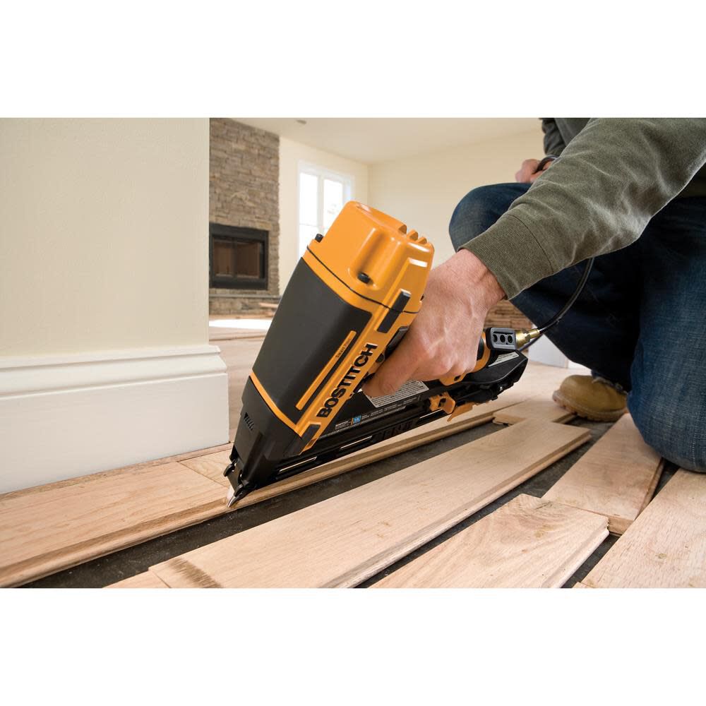 Bostitch 2.5in x 15Gauge Clip Head Finishing Pneumatic Nail Gun