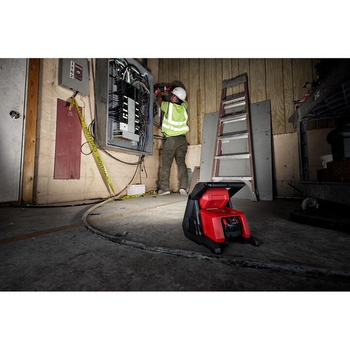 Milwaukee M18 ROVER Dual Power Flood Light with REDLITHIUM XC Battery Bundle, large image number 5